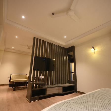 The Mudra Hotel Varanasi Exterior photo