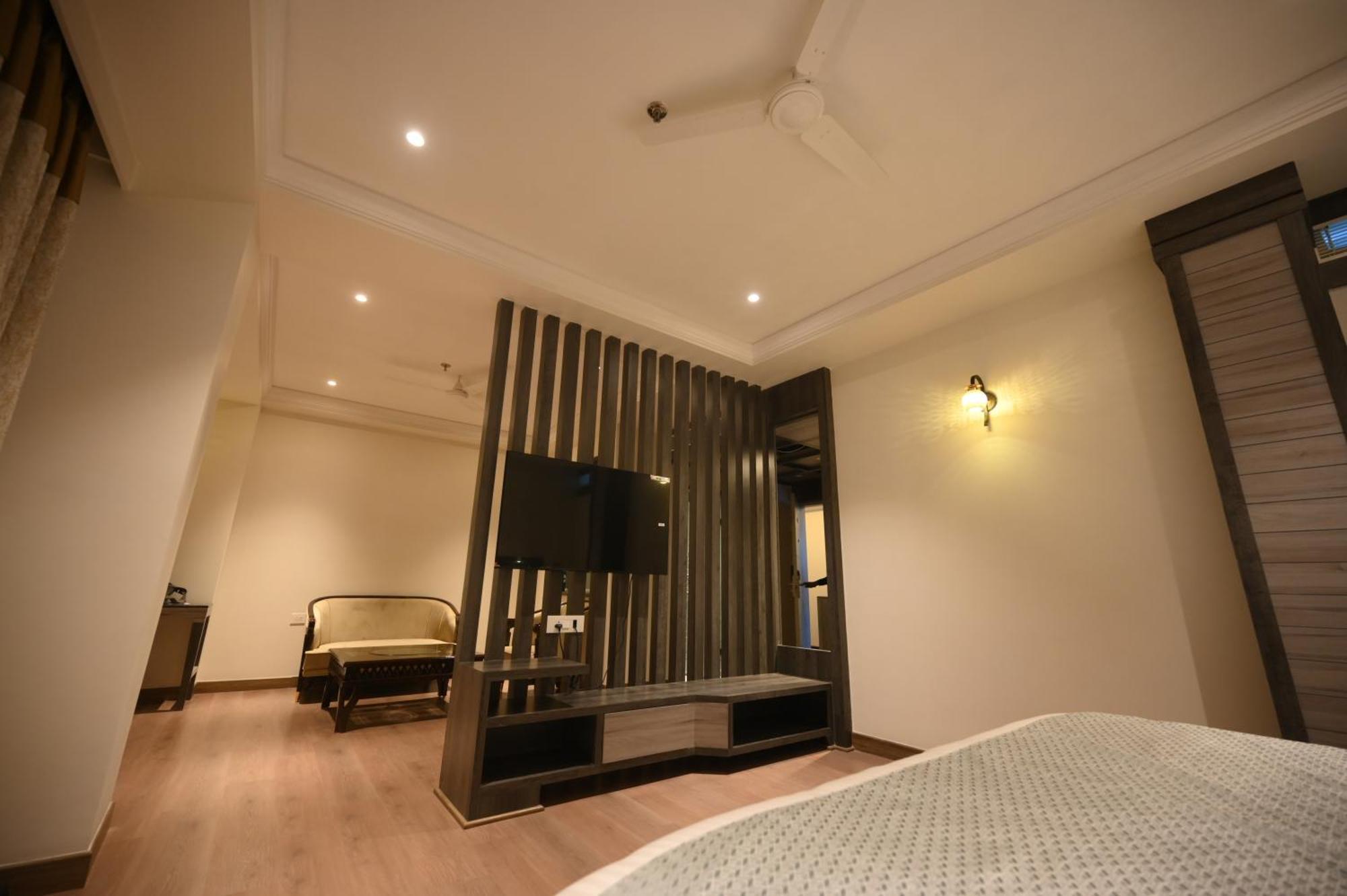 The Mudra Hotel Varanasi Exterior photo