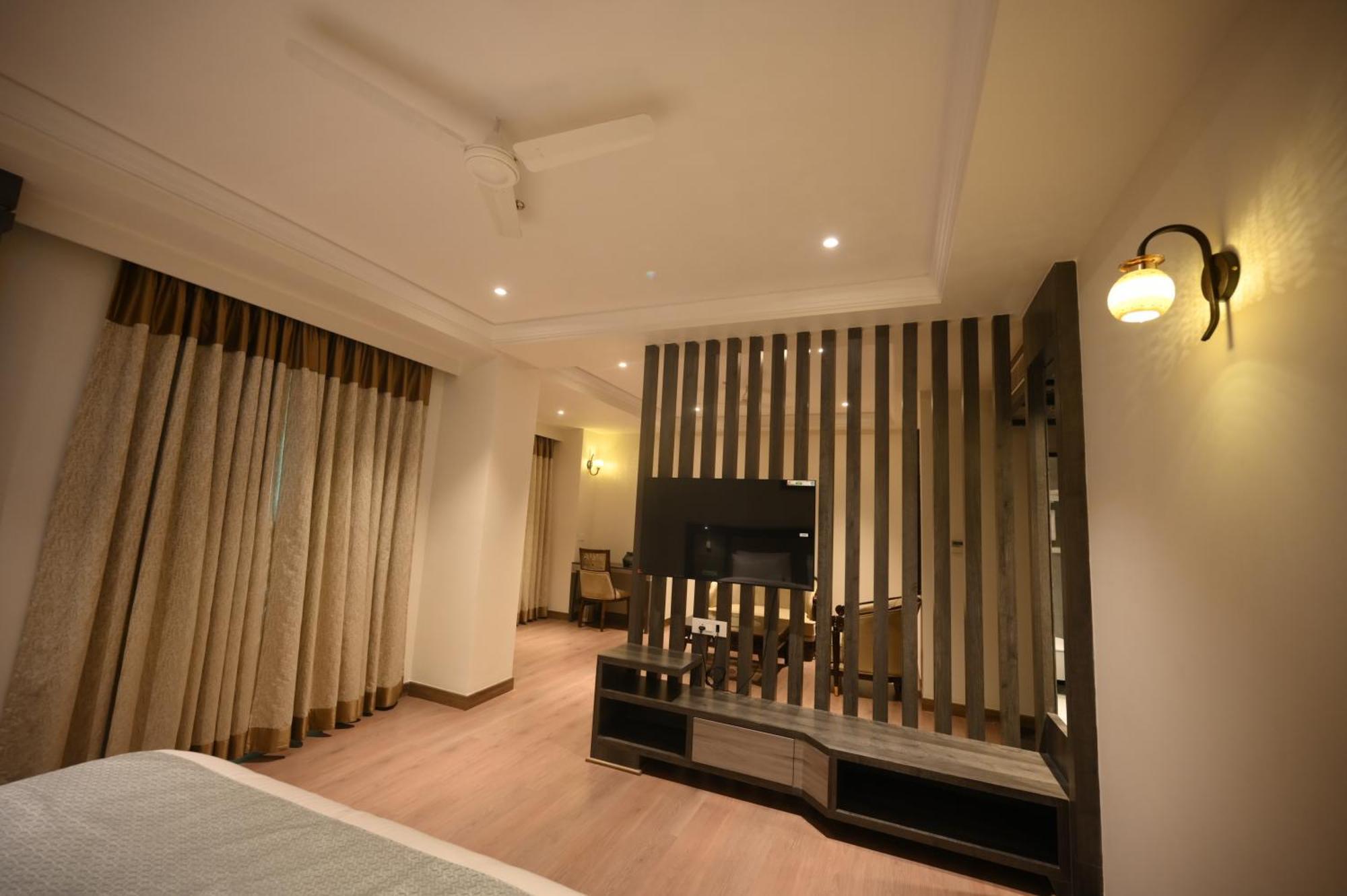 The Mudra Hotel Varanasi Exterior photo